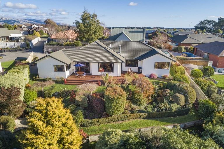 Photo of property in 15 Greenwood Place, Fitzherbert, Palmerston North, 4410