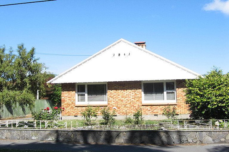 Photo of property in 253 Fifield Terrace, Opawa, Christchurch, 8023