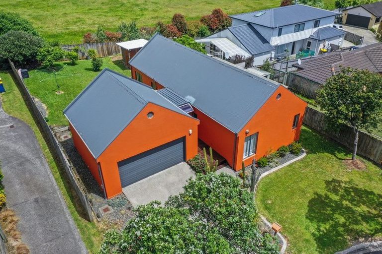 Photo of property in 16 View Ridge Drive, Ranui, Auckland, 0612