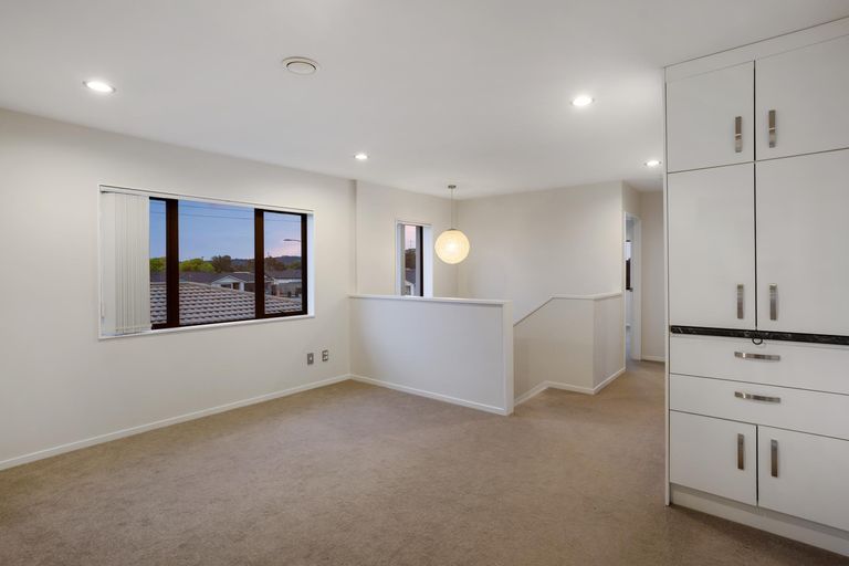 Photo of property in 16 Dalray Avenue, Takanini, 2112