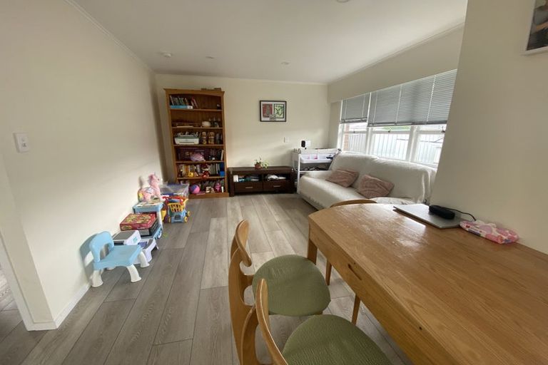 Photo of property in 42a Dale Crescent, Pakuranga, Auckland, 2010