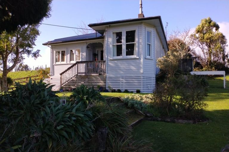 Photo of property in 421a South Road, Omata, New Plymouth, 4374