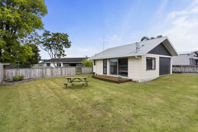 Photo of property in 118 Charleston Avenue, Whangamata, 3620