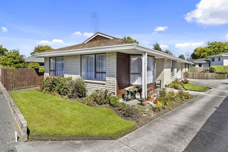 Photo of property in 1/450b Harewood Road, Harewood, Christchurch, 8051