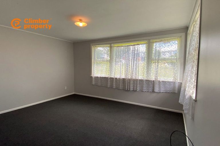 Photo of property in 5 Kelwyn Road, Kelston, Auckland, 0602