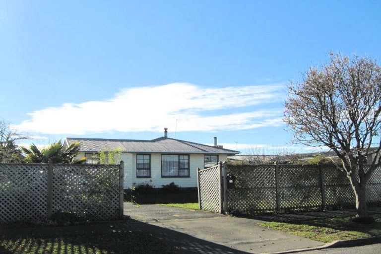 Photo of property in 17 Palmers Road, New Brighton, Christchurch, 8083