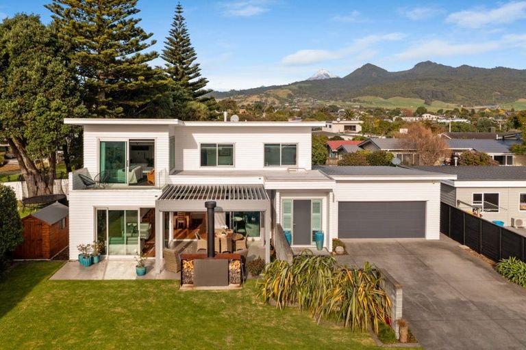 Photo of property in 17 Pitcairn Street, Oakura, 4314