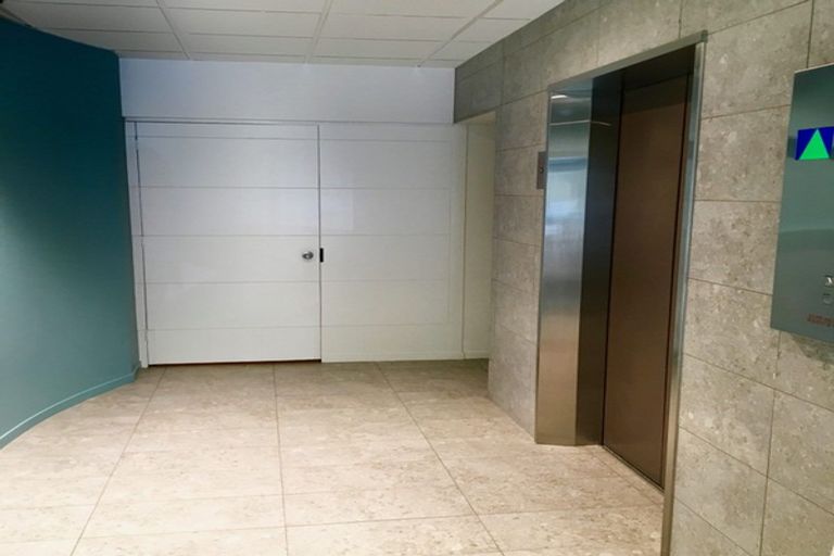 Photo of property in Terrace Tower Apartments, 9e/126 The Terrace, Wellington Central, Wellington, 6011