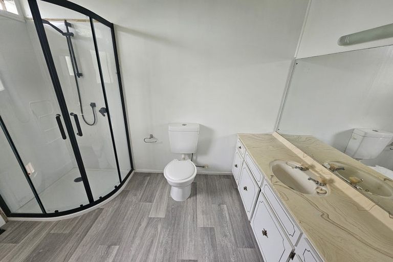 Photo of property in 47a Divich Avenue, Te Atatu South, Auckland, 0610