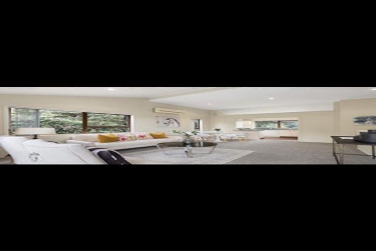 Photo of property in 1/807 East Coast Road, Northcross, Auckland, 0630