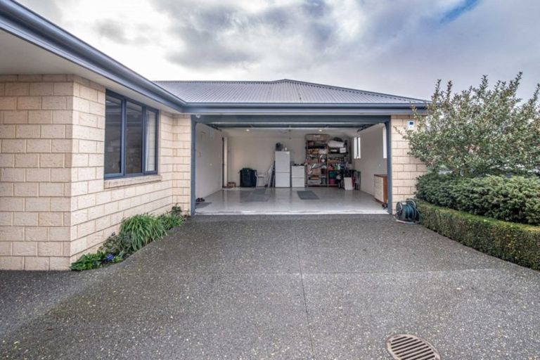 Photo of property in 2 Village Lane, Halswell, Christchurch, 8025