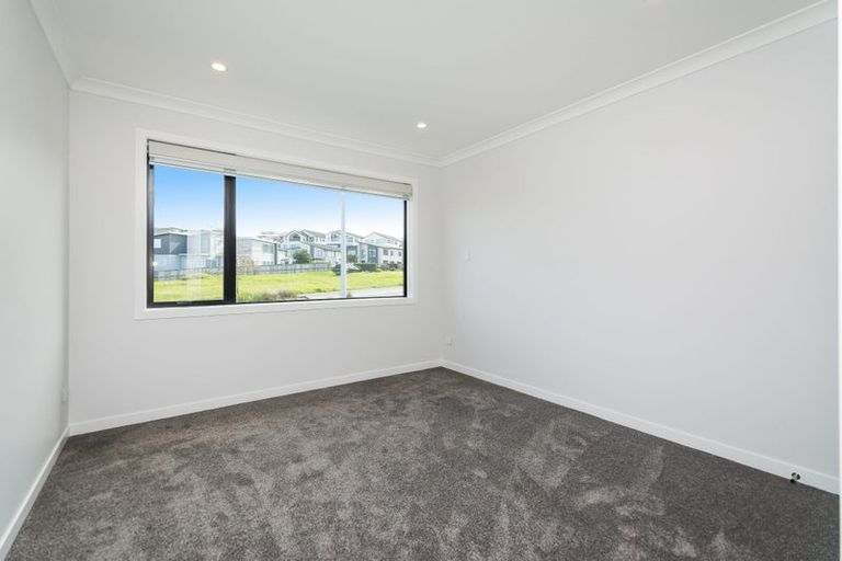 Photo of property in 1 Luff Place, Long Bay, Auckland, 0630