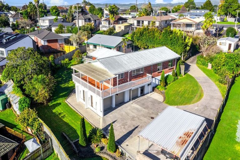 Photo of property in 131 Waimumu Road, Massey, Auckland, 0614