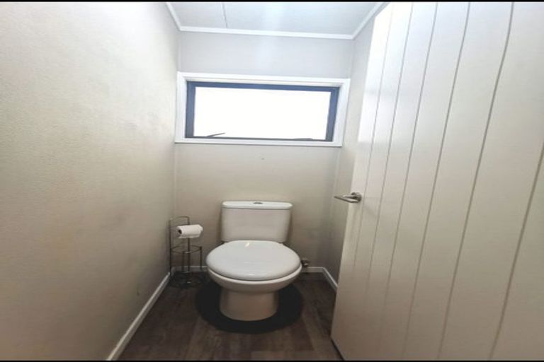 Photo of property in 9 Kupari Place, Totara Vale, Auckland, 0629