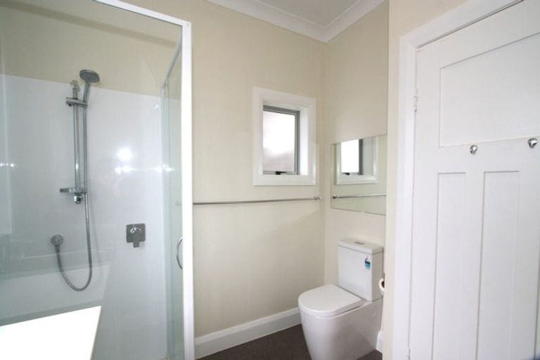 Photo of property in 14 Calvert Road, Moturoa, New Plymouth, 4310