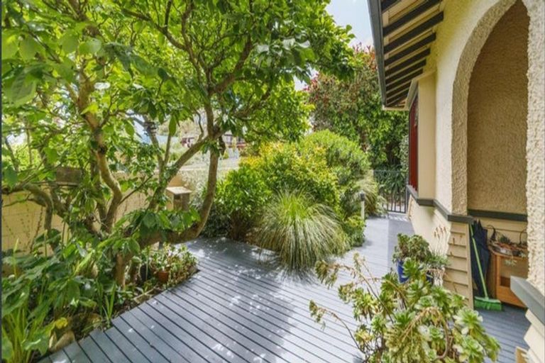 Photo of property in 24 Weston Avenue, Roslyn, Palmerston North, 4414