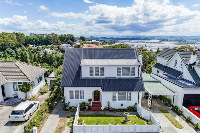 Photo of property in 6 Coleman Terrace, Hospital Hill, Napier, 4110