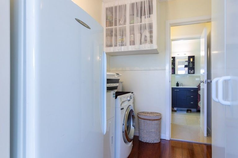 Photo of property in 50 Calvert Road, Lynmouth, New Plymouth, 4310