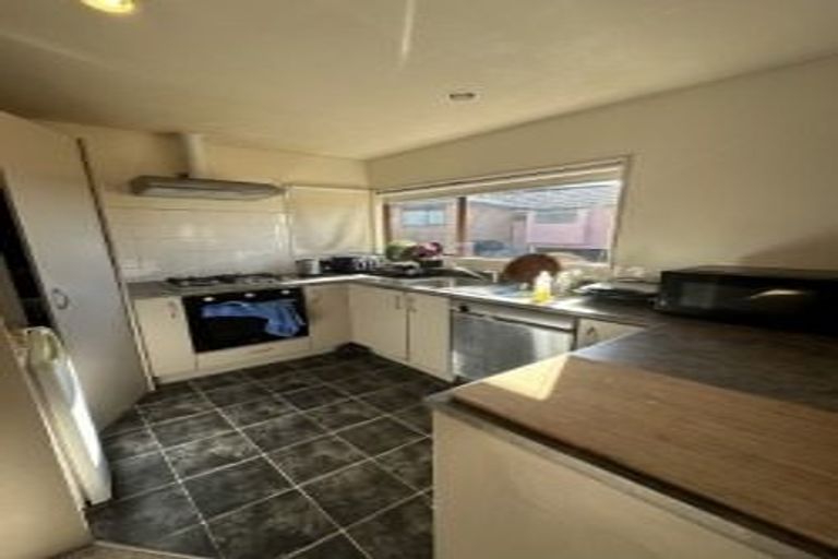 Photo of property in 31 Copplestone Place, New Lynn, Auckland, 0600