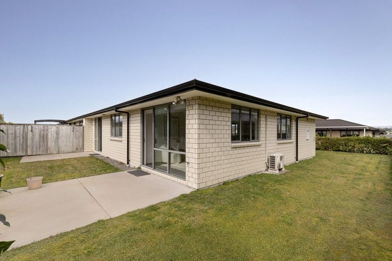 Photo of property in Waterview Estate, 2/4 Greystone Place, Omokoroa, 3114