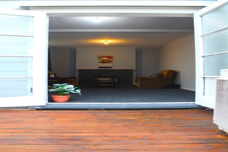 Photo of property in 2 Tawhiti Road, Hawera, 4610