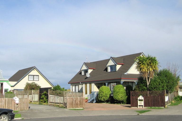 Photo of property in 11 Ted Harpur Place, Onekawa, Napier, 4110