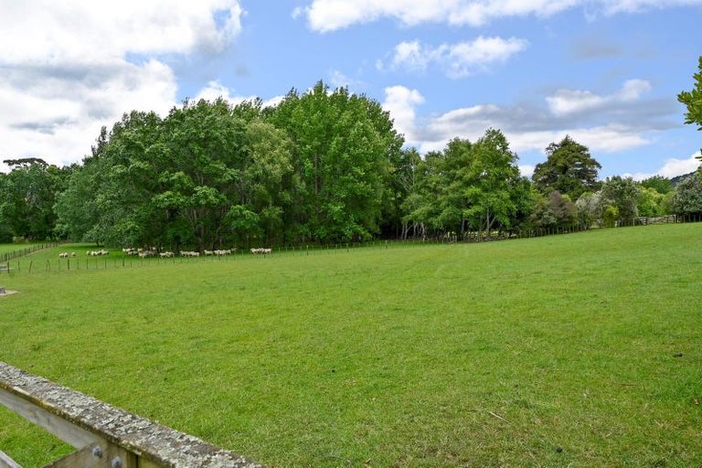 Photo of property in 945 Kahikatea Flat Road, Waitoki, Kaukapakapa, 0871