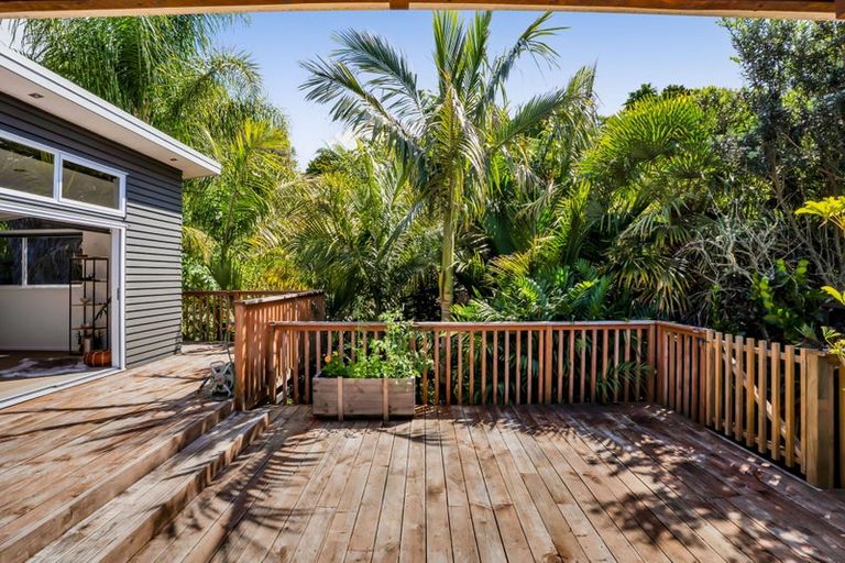 Photo of property in 70 Seaview Road, Marfell, New Plymouth, 4310