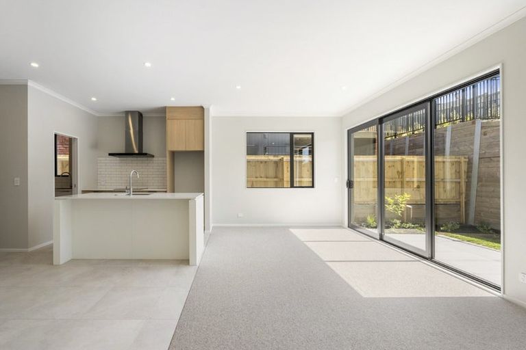 Photo of property in 28b Kukuwai Avenue, Red Beach, 0932