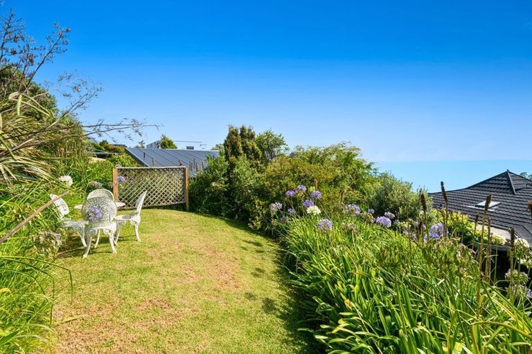 Photo of property in 10 Chelverton Terrace, Red Beach, 0932