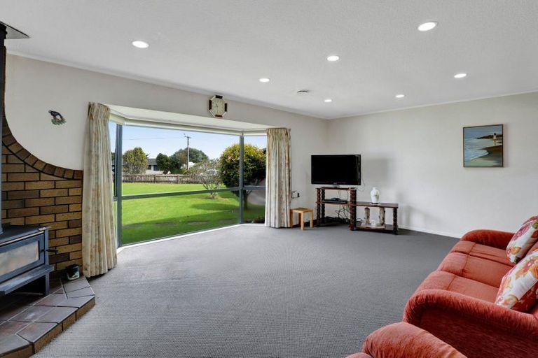 Photo of property in 16 Hussey Street, Oakura, 4314