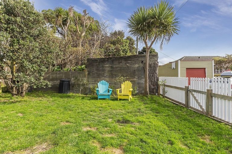 Photo of property in 14 Edinburgh Terrace, Berhampore, Wellington, 6023