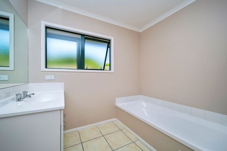 Photo of property in 50a Karina Road, Merrilands, New Plymouth, 4312