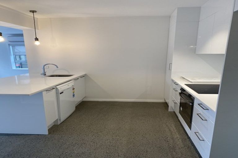 Photo of property in 1/19-23 Matipo Road, Mairangi Bay, Auckland, 0630