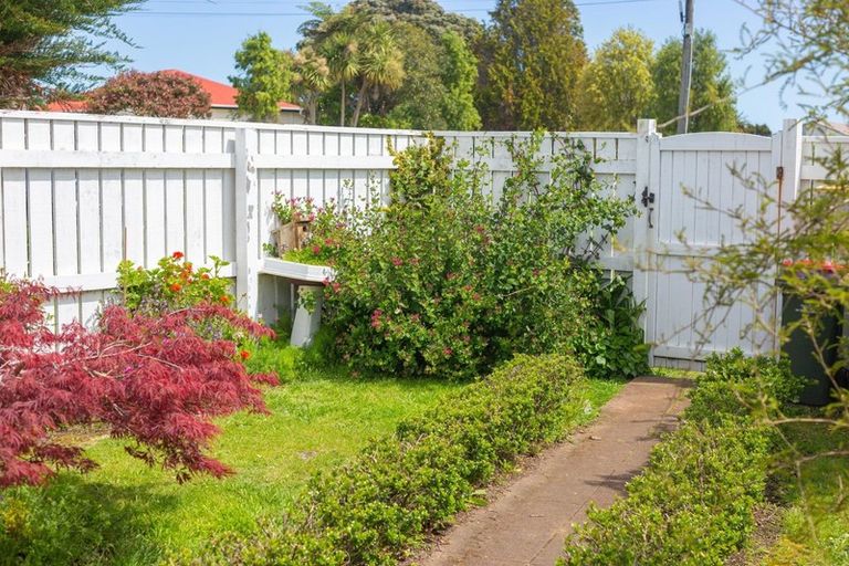 Photo of property in 28 Wilson Street, Waverley, 4510