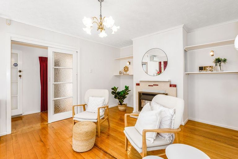 Photo of property in 45a Oxford Street, Tawa, Wellington, 5028