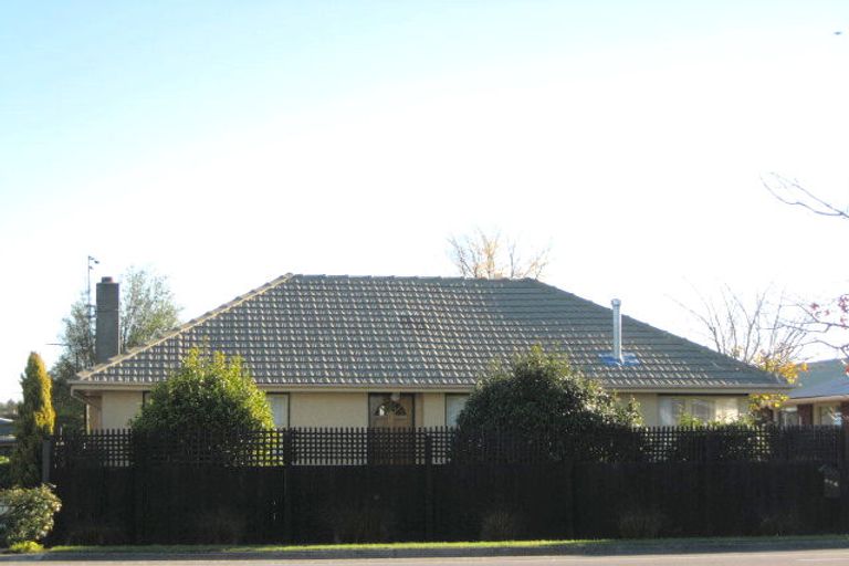 Photo of property in 379 Main North Road, Redwood, Christchurch, 8051