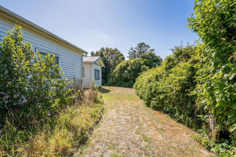 Photo of property in 46 Pekanga Road, Normandale, Lower Hutt, 5010