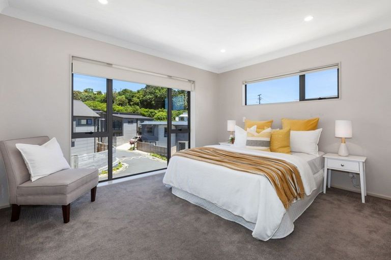 Photo of property in 6 Brindle Way, Newlands, Wellington, 6037