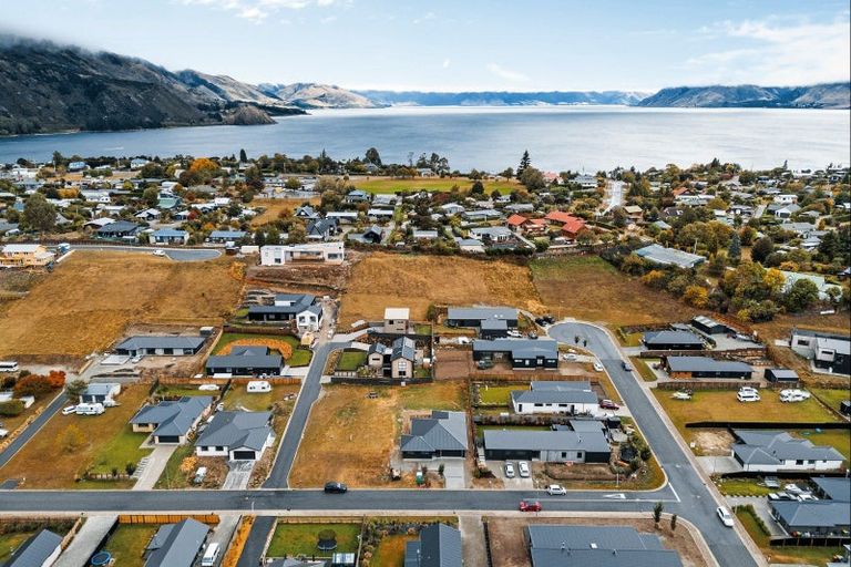 Photo of property in 37 Woodpecker Street, Lake Hawea, 9382