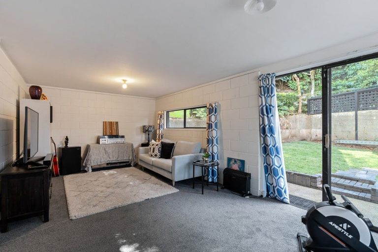 Photo of property in 5 Cassis Place, Crofton Downs, Wellington, 6035