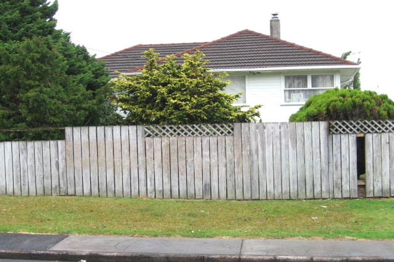 Photo of property in 38 Farquhar Road, Glendene, Auckland, 0602