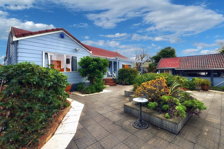 Photo of property in 60 Lynn Road, Bayview, Auckland, 0629