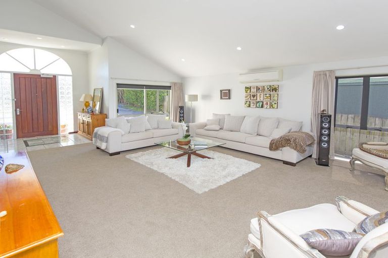 Photo of property in 989 Whangaparaoa Road, Tindalls Beach, Whangaparaoa, 0930