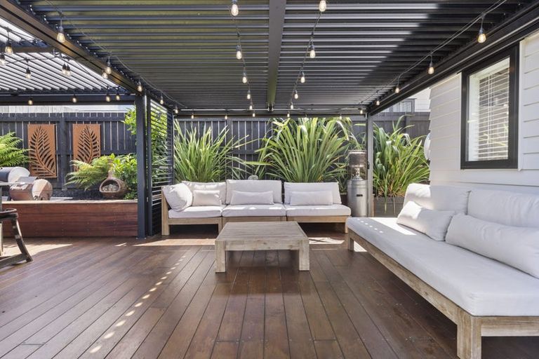 Photo of property in 5 Blatina Drive, Kumeu, 0810