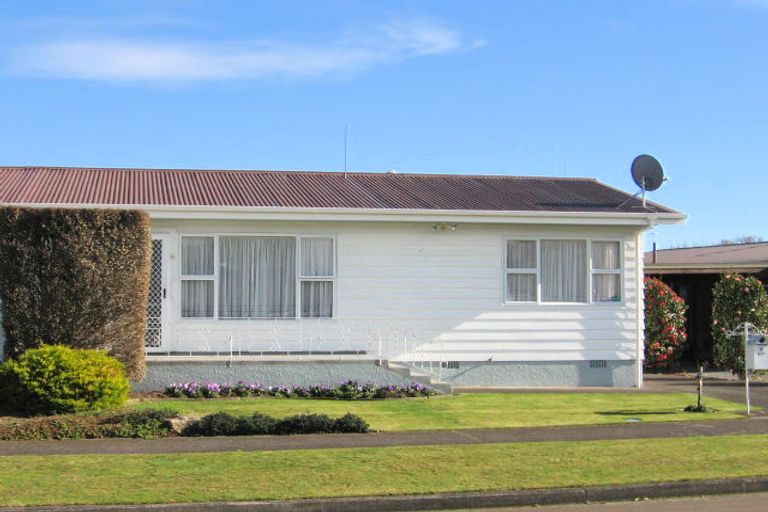 Photo of property in 9 Edwards Place, Terrace End, Palmerston North, 4410