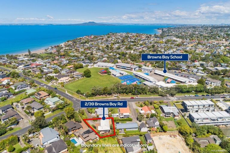 Photo of property in 2/39 Browns Bay Road, Browns Bay, Auckland, 0630