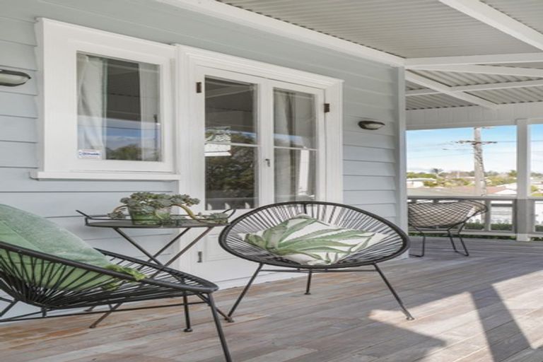 Photo of property in 36 Ray Small Drive, Papakura, 2110