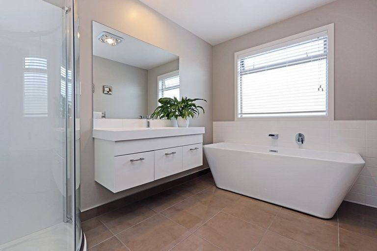 Photo of property in 16 Wanaka Place, Poraiti, Napier, 4112