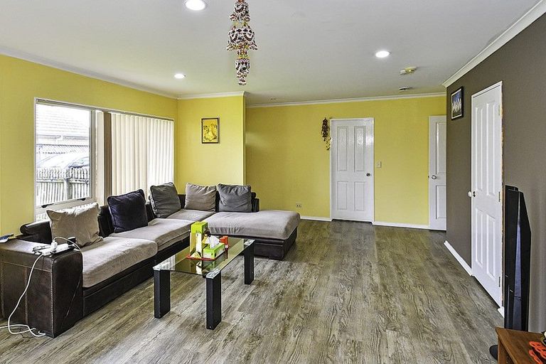 Photo of property in 3/8 Saints Court, Manurewa, Auckland, 2102